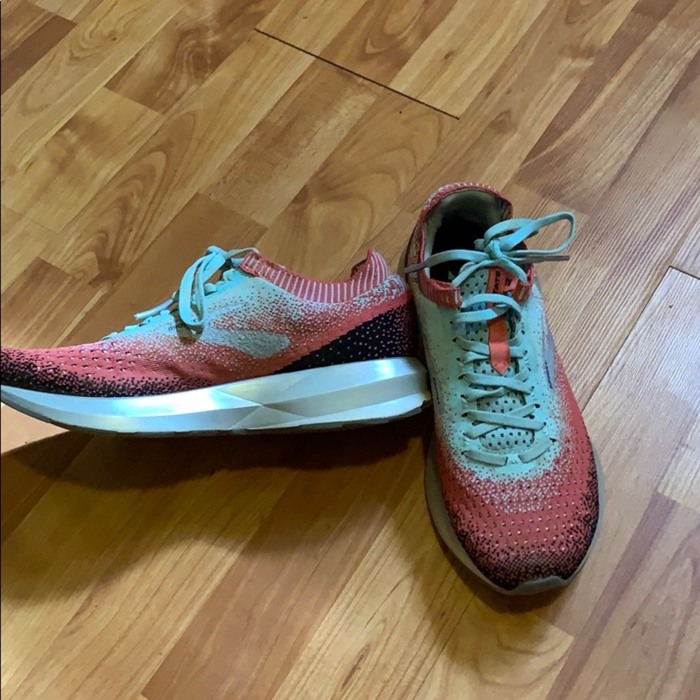 Brooks Levitate 2 running shoes